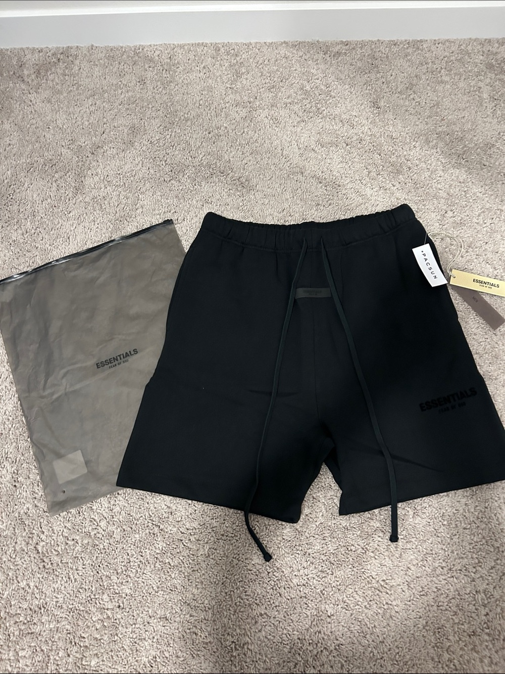Essentials fear of god black limo Size L (NEW WITH TAGS)